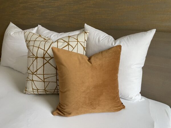 pillows hu messy camel diszparna kollekcio 1